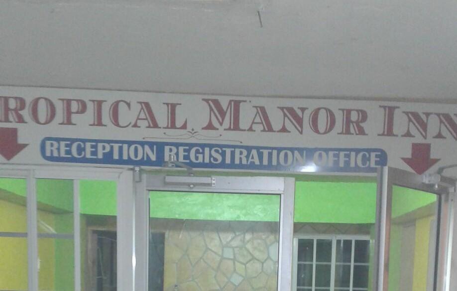 Tropical Manor Inn Half-Way-Tree 金斯敦 外观 照片