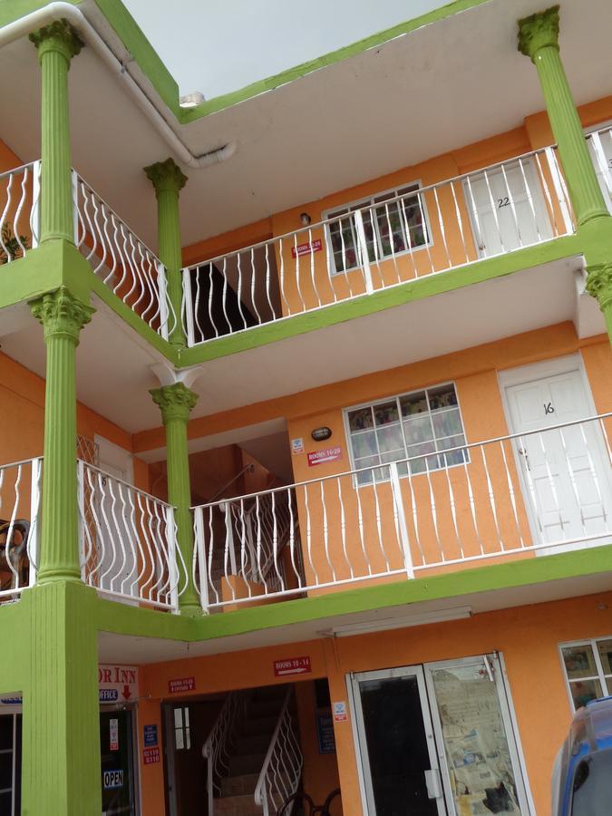 Tropical Manor Inn Half-Way-Tree 金斯敦 外观 照片
